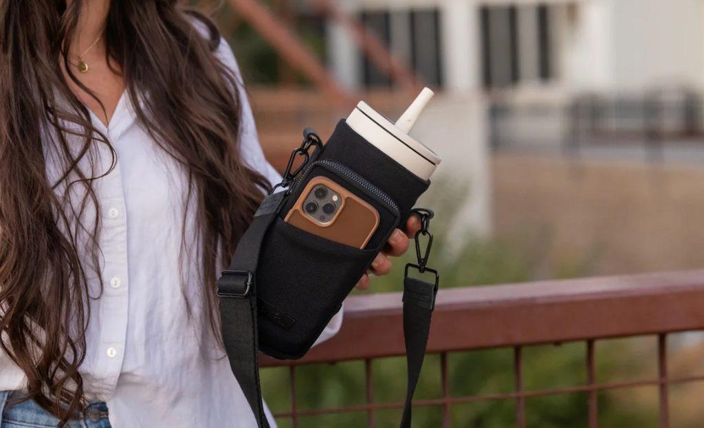 Solly and Rue's Water Bottle Bag has a pocket to hold your phone, wallet, and cards. 
